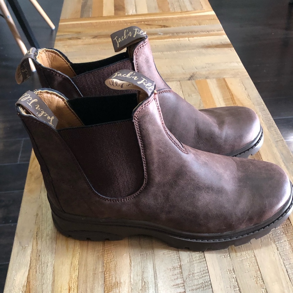 NWOT- JACK N’ JILLS CHELSEA BOOTS